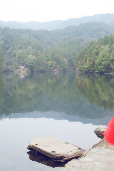 电竞比分-徐怀钰穿廉价服装复出 公司抖猛料反击“哭穷”(图)(图2) 电竞比分-徐怀钰穿廉价服装复出 公司抖猛料反击“哭穷”(图)(图2)